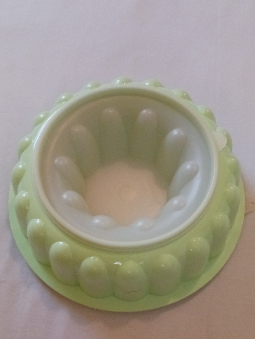 Tupperware Green And White Jello Mold